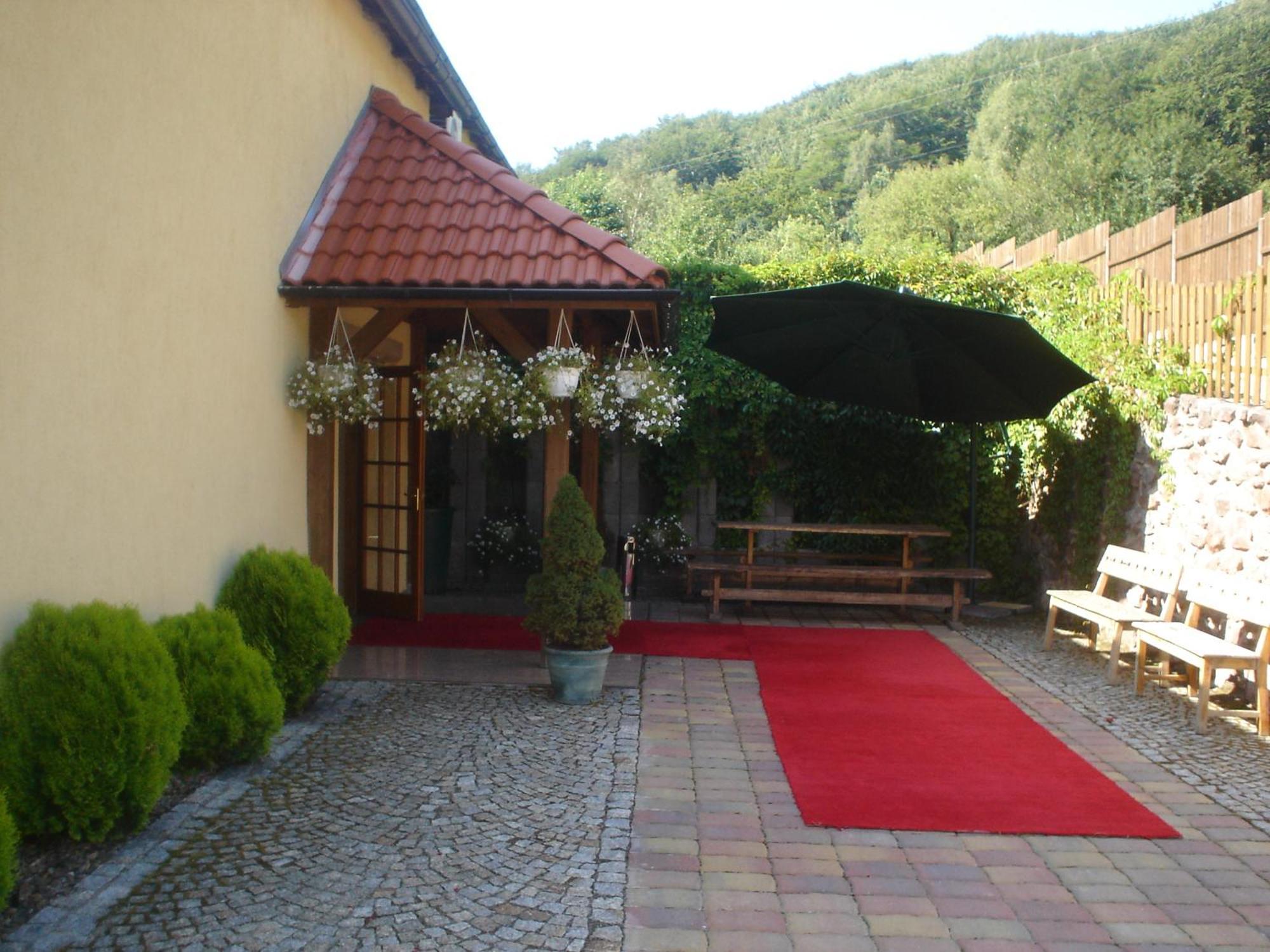 Zielone Wzgorze Hostel Wałbrzych Kültér fotó