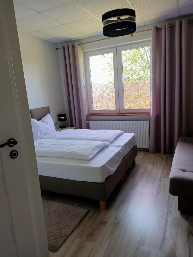 Zielone Wzgorze Hostel Wałbrzych Kültér fotó